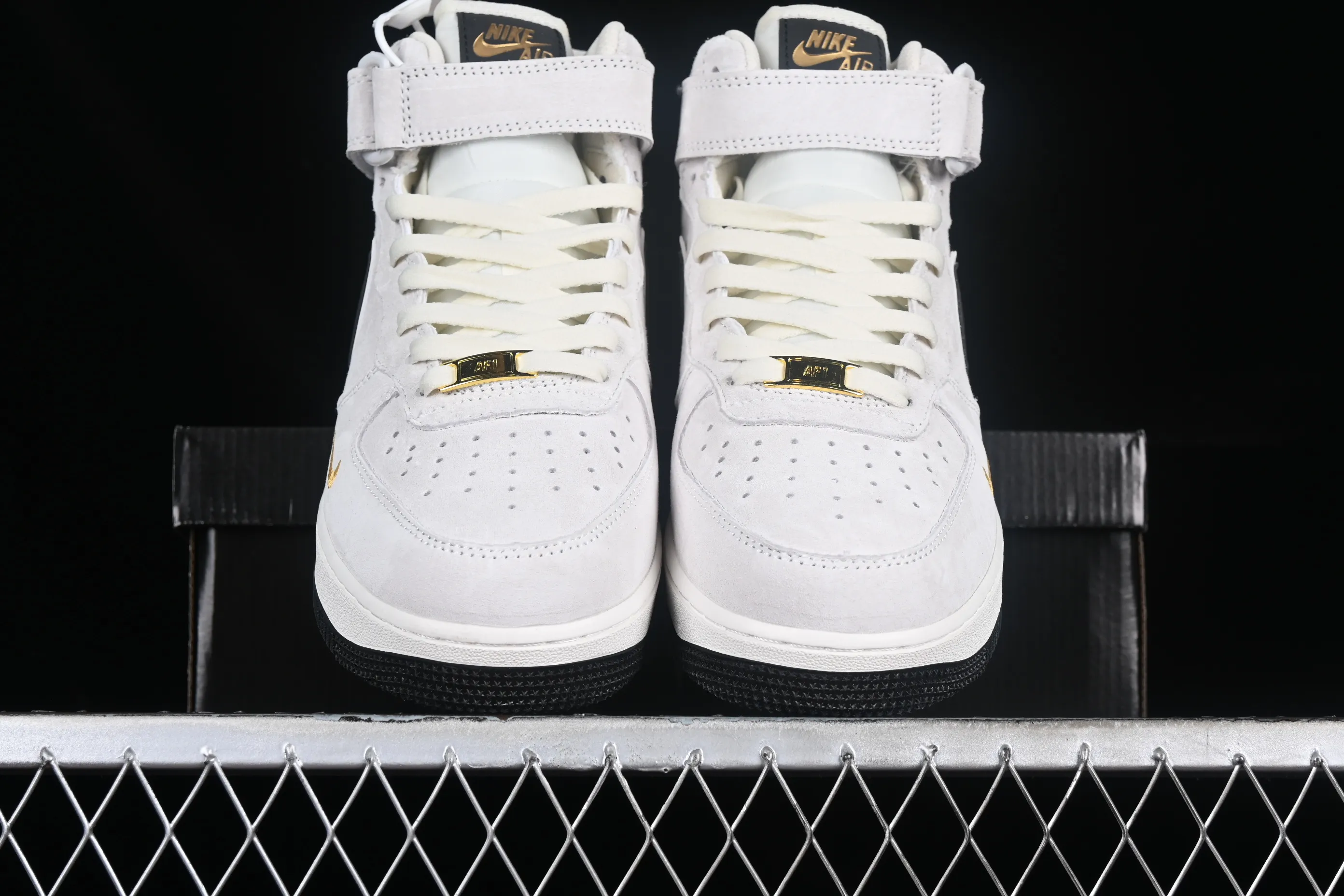 All categories Nk Air Force 1 Air Force series Nk Air Force 1 Mid Air Force mid-top Nk Air Force 1'07 Mid gray suede small hook Air Force One mid-top casual sneakers KG3031-011